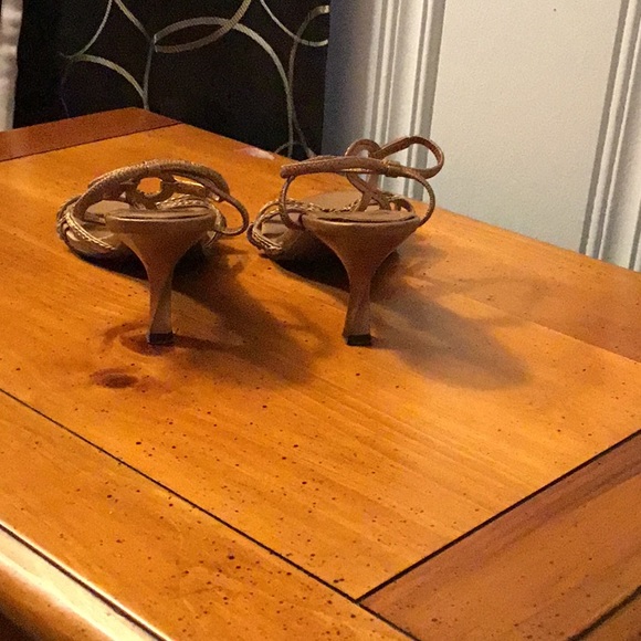 Worn sandals , man made material - Picture 3 of 7